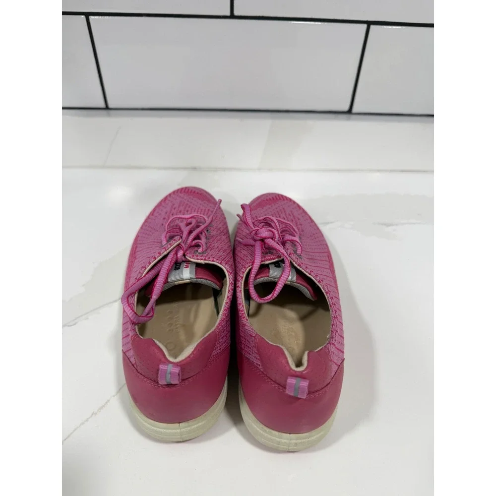 ECCO Pink Knit Lace Up Sneakers Extra Width Womens Size 39 Spikeless Outsole